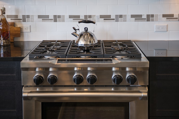 Preto ou Inox? Escolha o Design e Cor do Modelo Que Mais Combina Com Sua Cozinha