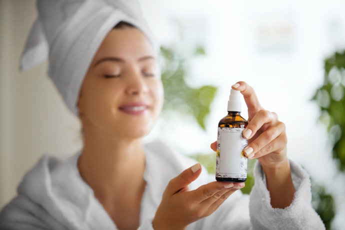 O Aplicador em Spray é Mais Prático, Enquanto o Conta-Gotas Oferece Mais Controle