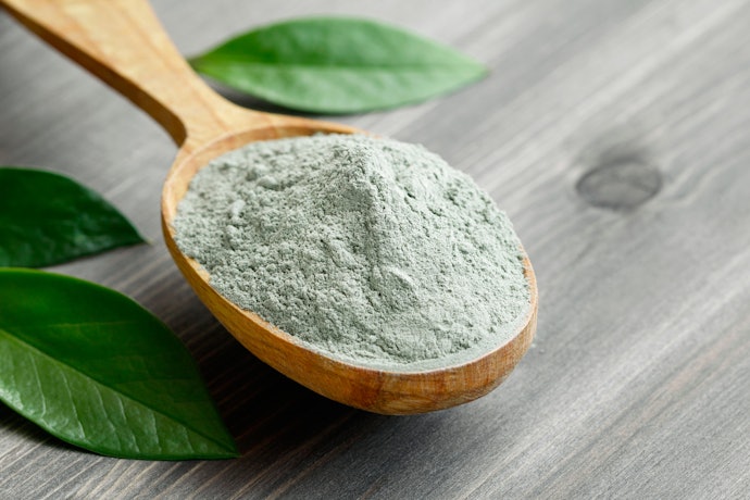 Veja se a Máscara de Argila Conta com Outros Ingredientes Naturais, como Aloe Vera