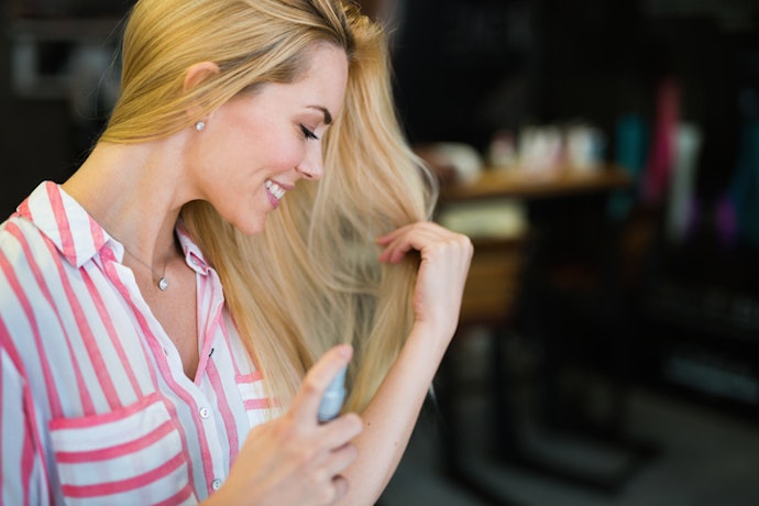 Para Evitar o Ressecamento, Escolha Perfumes para Cabelo Livres de Álcool