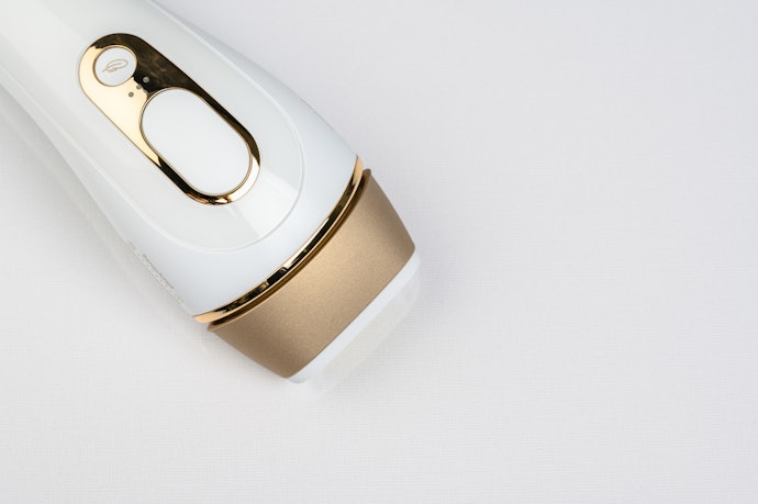 Opte por um Depilador a Luz Pulsada com Capacidade para, no Mínimo, 300 Mil Pulsos