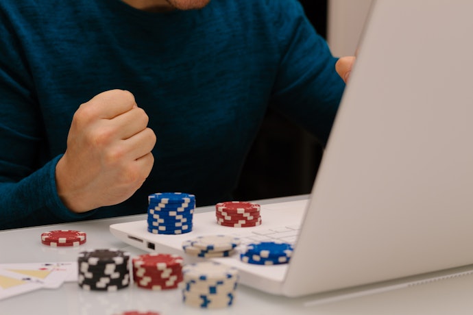 Para Ler Livros Online de Poker, Veja se a Opção Está Disponível em Ebook