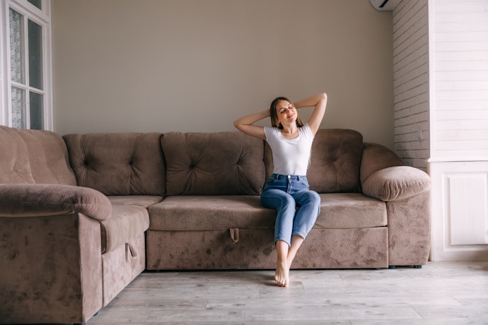 Para Preencher uma Sala Grande ou Dividir Ambientes, Prefira um Sofá Retrátil de Canto