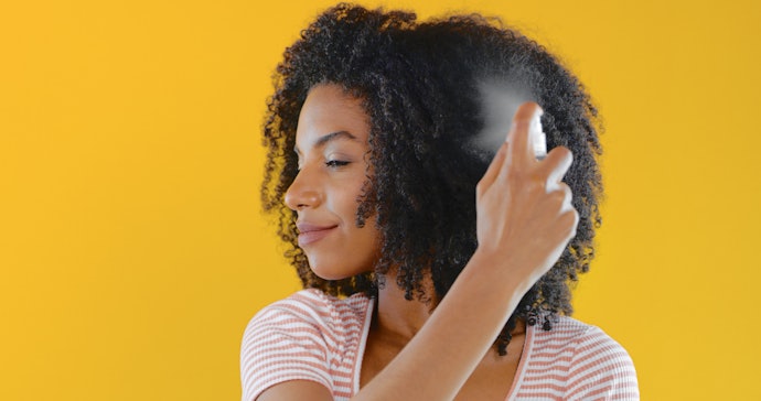 Prefira Spray Fixador com Ativos Hidratantes e Nutritivos para Proteger os Fios