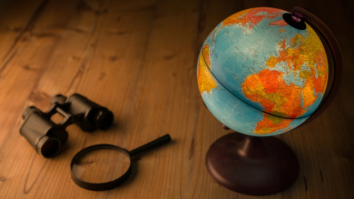 Globos com Mapas Extras, Lupa e Régua Oferecem Mais Praticidade