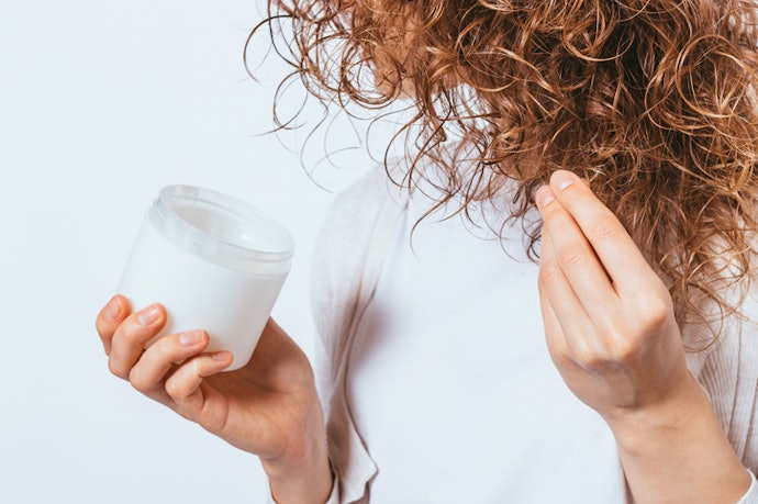 Creme para Cabelo Cacheado: Prefira um com Extratos Vegetais, Manteigas e Óleos