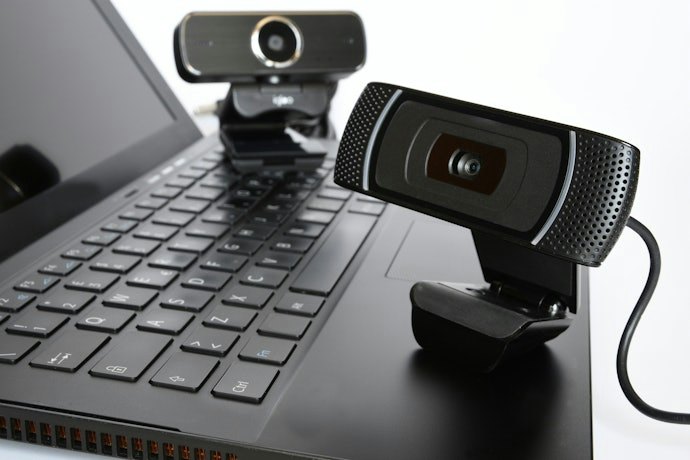 Precisa Ser Ouvido com Clareza? Escolha Webcams com Microfone e Cancelamento de Ruído