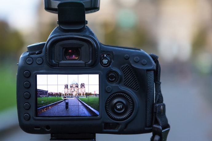 Uso Profissional? Aposte em Câmeras Canon com Resolução Acima de 24 MP, como EOS R7 e EOS 90D