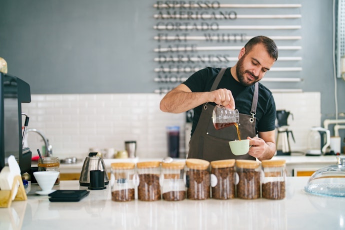 Possui uma Cafeteria e Busca um Café que Agrade à Maioria? Considere os Blends com Torra Média