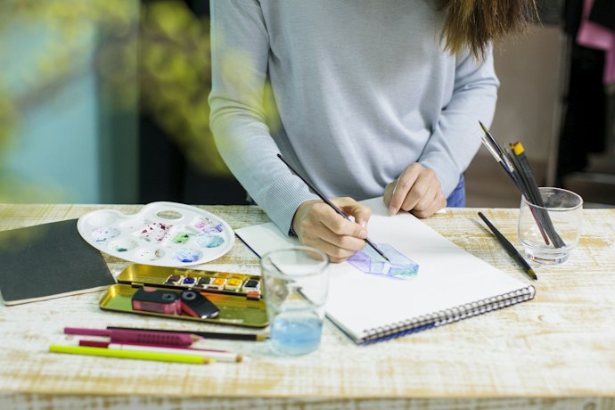 Observe os Outros Itens Oferecidos pelo Kit de Aquarela Profissional
