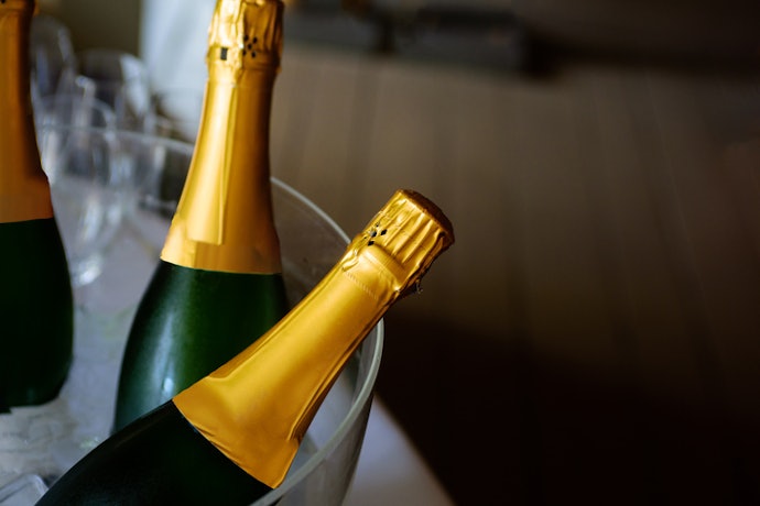 Para Uso Rápido e Decoração em Eventos, Escolha a Champanheira de Acrílico