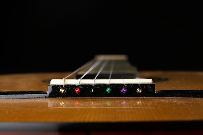Veja se o Modelo das Cordas para Violão de Aço Possui Bolinhas