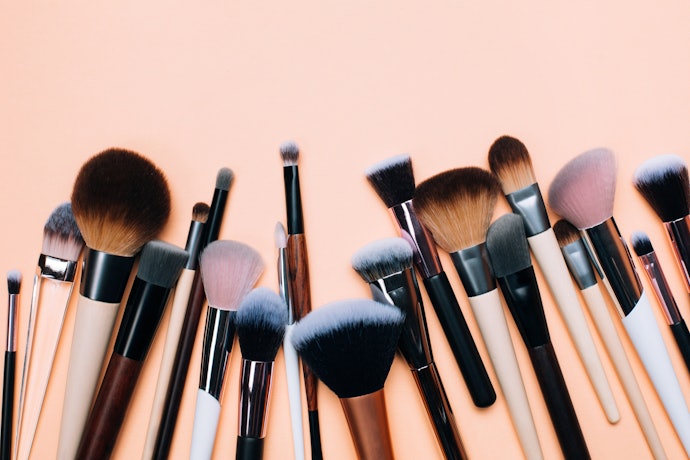 Use Cerdas Sintéticas para Produtos Líquidos ou Cremosos e Naturais para Pó