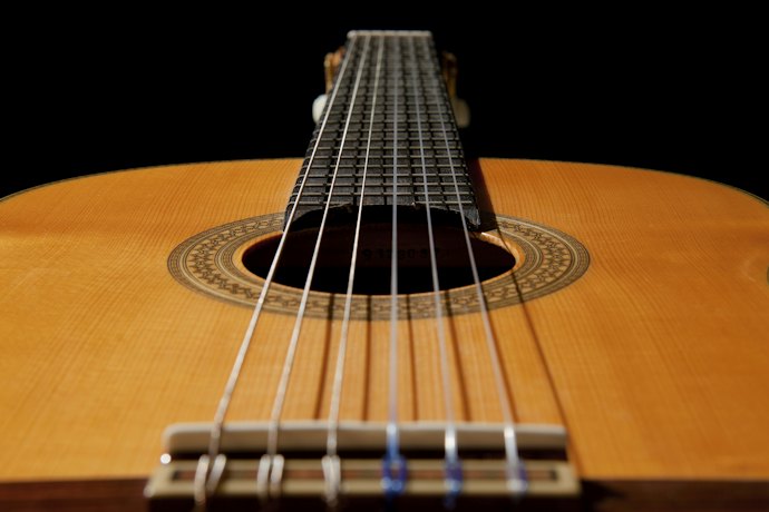 Verifique a Tensão das Cordas para Violão de Nylon