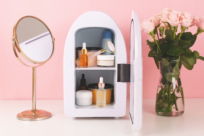 Para Skincare, Prefira Geladeiras com Portas Espelhadas