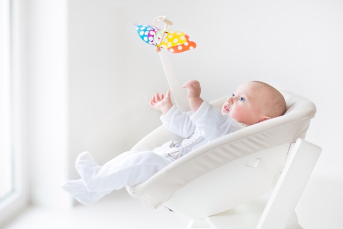 Para Distrair o Bebê enquanto Faz Outras Tarefas, Prefira Cadeiras de Descanso com Brinquedos