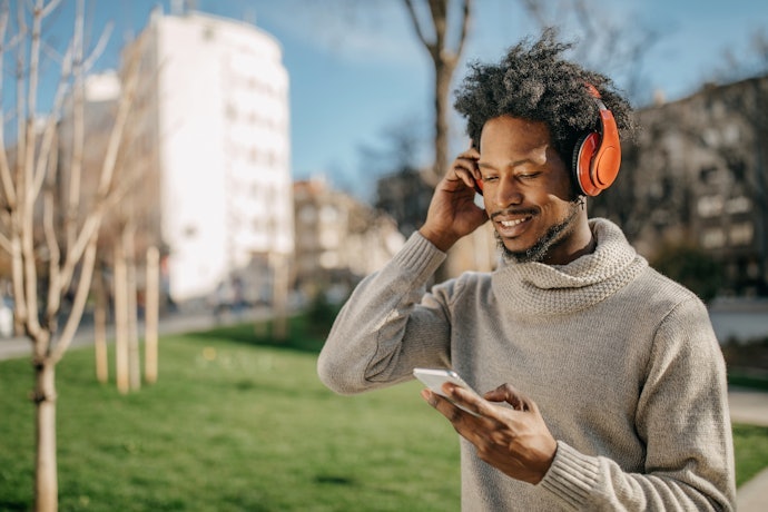Áudio de Qualidade: Priorize Sensibilidade Acima de 100 dB e Frequência de 20 Hz a 20 kHz