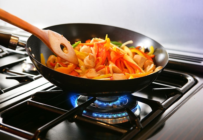 Para Cozinhar com Rapidez, Prefira Panelas de Ferro ou Aço Fino com Espessura Inferior a 2 mm