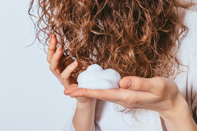 Para Dar Volume a Cabelos Finos e Ralos, Prefira um Mousse para Cabelo Volumizador