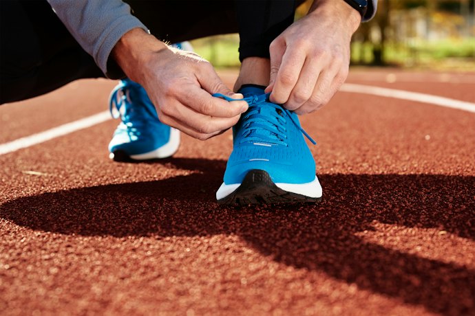 Para Manter os Pés Frescos, Escolha um Tênis de Corrida Masculino Barato com Cabedal de Mesh