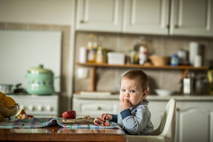 Para a Criança Comer à Mesa com a Família, Prefira um Cadeirão com Bandeja Removível