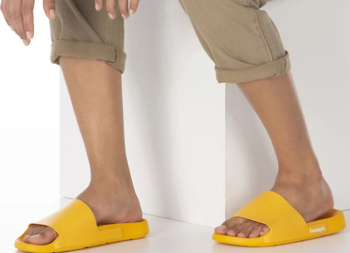 Para um Chinelo Slide Leve, Prefira Cabedal em EVA