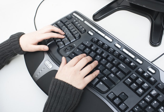 Para Conectar o Teclado a Outros Computadores com Rapidez, Prefira um Teclado Bluetooth