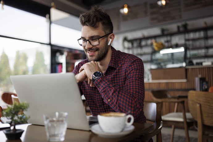 Para Estudo e Trabalho Fora de Casa, Procure Autonomia Real de Pelo Menos 6 a 8 Horas