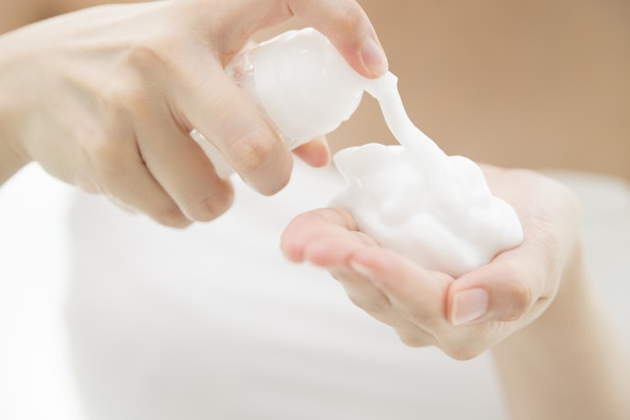 Escolha o Modo de Uso: Espuma Pronta ou Esfregar com as Mãos
