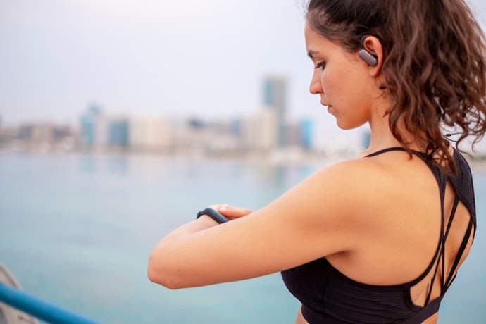 Para Treinar: Escolha um Fone Supra-Auricular com Boa Fixação e Resistência ao Suor