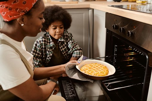 Para Receitas que Exigem Espaço, Prefira Fornos com Capacidade de 50 L ou Mais