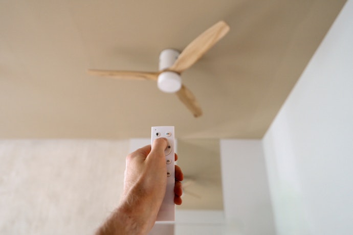 Não Quer Se Levantar da Cama ou Sofá? Opte por um Ventilador com Controle Remoto