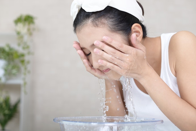 Acne em Adolescente e na Mulher Adulta? Escolha Sabonete com Ácido Salicílico ou Glicólico