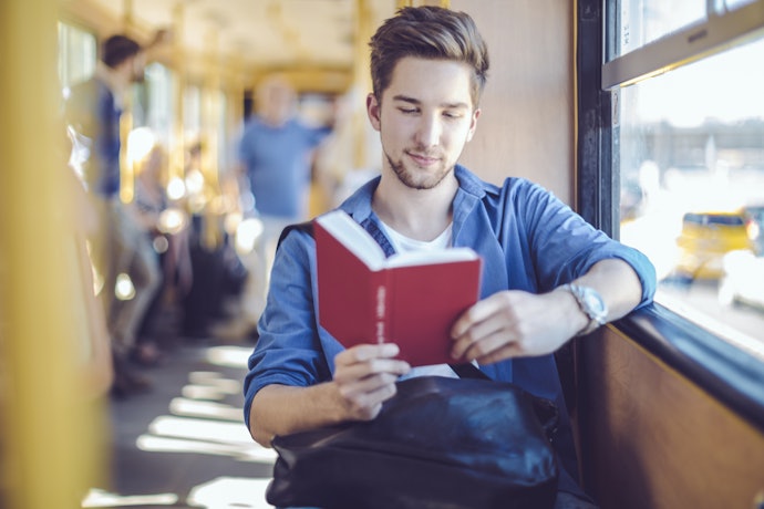 Prefira Livros Compactos para Levá-los na Bolsa Sem Ocupar Muito Espaço
