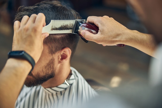 Para Finalização e Degradê, Prefira Máquina de Cortar Cabelo sem Fio Específica para Acabamento