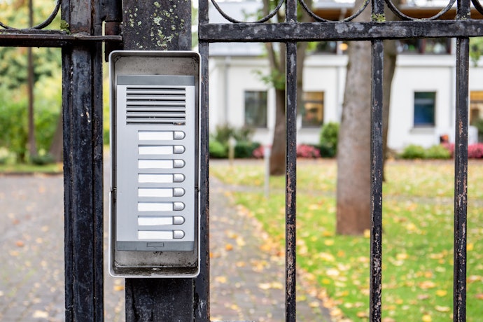 Para Instalar em Prédios ou Condomínios, Prefira Interfones Coletivos