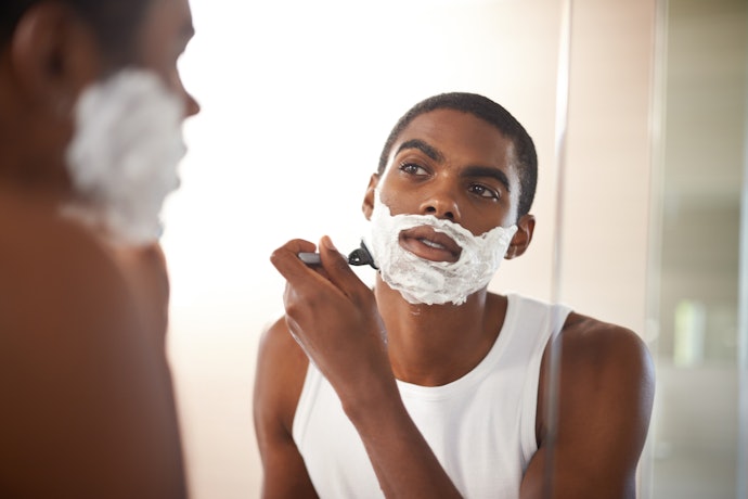 Para Evitar Reações na Pele, Prefira Espumas de Barbear Dermatologicamente Testadas