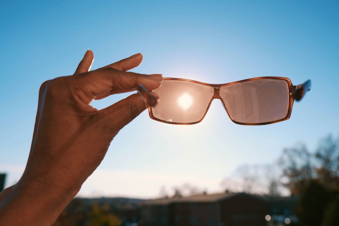 Lentes Claras ou Escuras? Escolha de Acordo com a Taxa de Transmissão da Luz