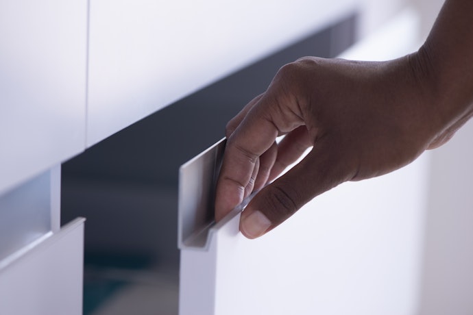 Gabinetes com Portas e Gavetas com Abertura Convencional São Mais Práticos