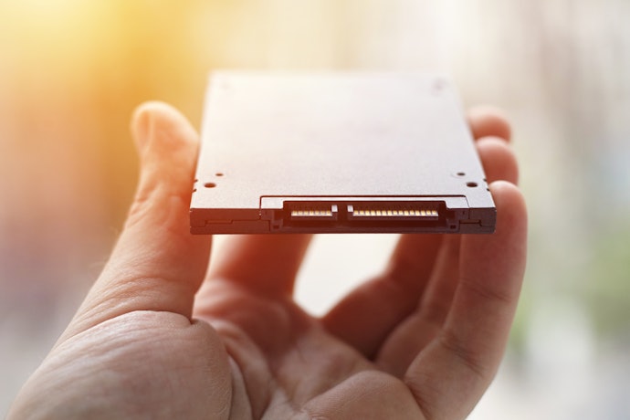 Armazenamento SSD é Mais Rápido que HD, Sendo 256 GB uma Boa Quantidade