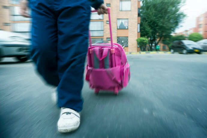De Rodinha ou de Costas? Escolha a Mochila Infantil Conforme a Idade da Criança