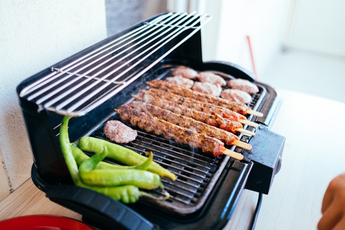 Para o Churrasco Sair Rápido, Escolha uma Churrasqueira Elétrica Portátil com 1.200 W ou Mais