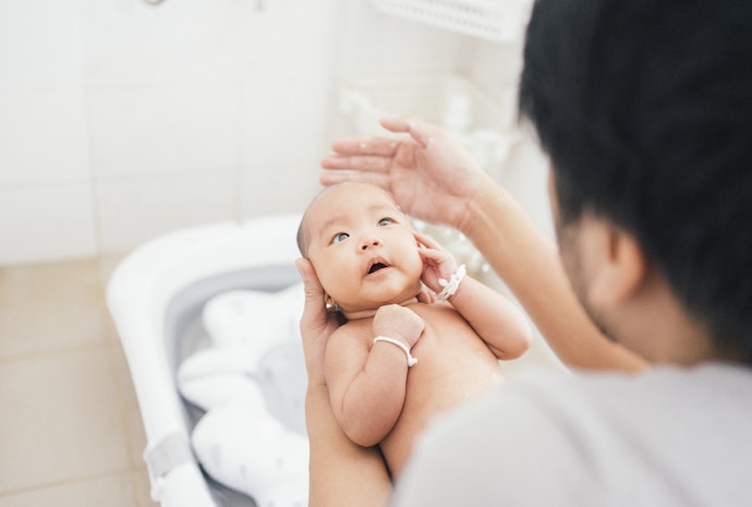 Verifique se o Sabonete Pode Ser Usado nos Primeiros Banhos do Bebê