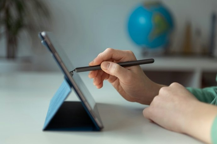 Para Anotar e Trabalhar com Mais Recursos, Prefira Tablets Compatíveis com Caneta e Teclado