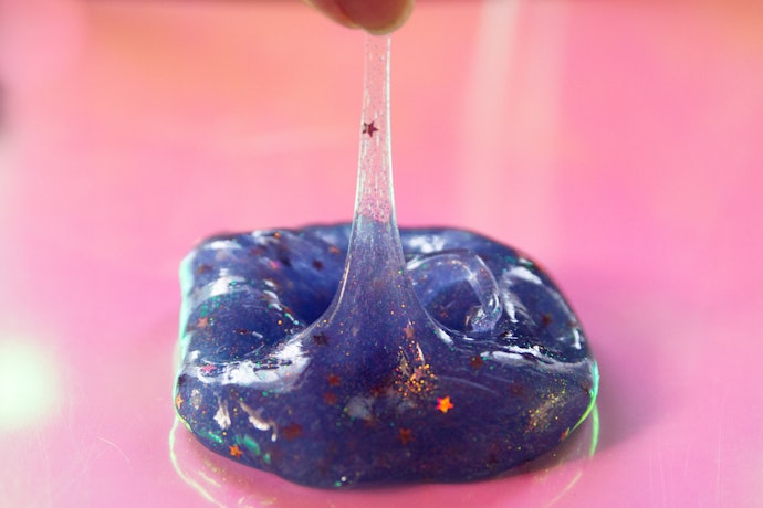 Slime Colorida, com Glitter ou Transparente? Escolha Junto com a Criança!
