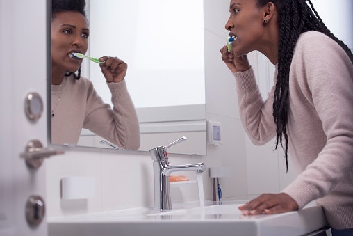 Pastas de Dente com Concentração Mínima de 1100 ppm de Flúor Evitam Placa Bacteriana