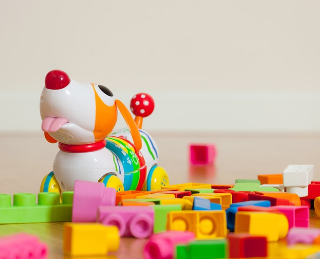 Para Maior Segurança, Verifique a Faixa Etária Indicada no Cachorro de Brinquedo