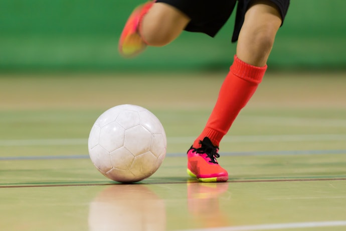 Chuteiras Futsal de Material Sintético São Macias e Resistentes para Quadras