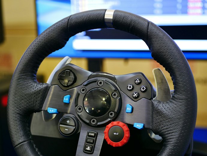 Prefira Volantes para PS4 com Interface Diferenciada e Botões para Mais Recursos