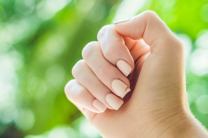 Para Unhas Flexíveis e Quebradiças, Prefira Base Casco de Cavalo Endurecedora